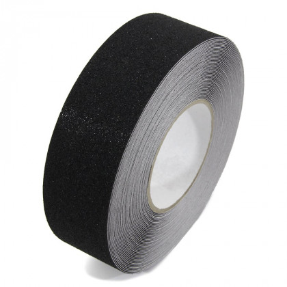Černá korundová podlahová páska - 18,3 m x 5 cm