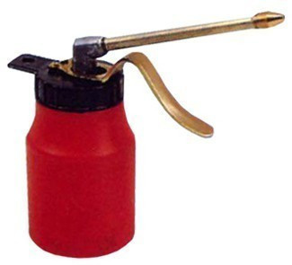 Plastová olejnička s kovovou výlevkou